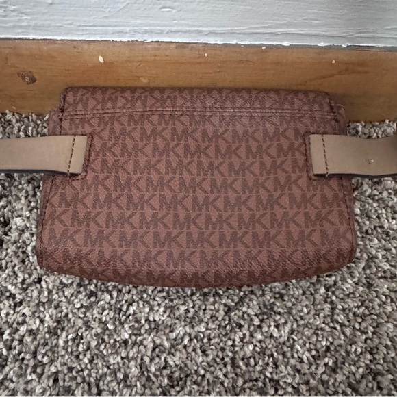 Michael Kors signature pront belt bag Size S/M - Picture 9 of 15